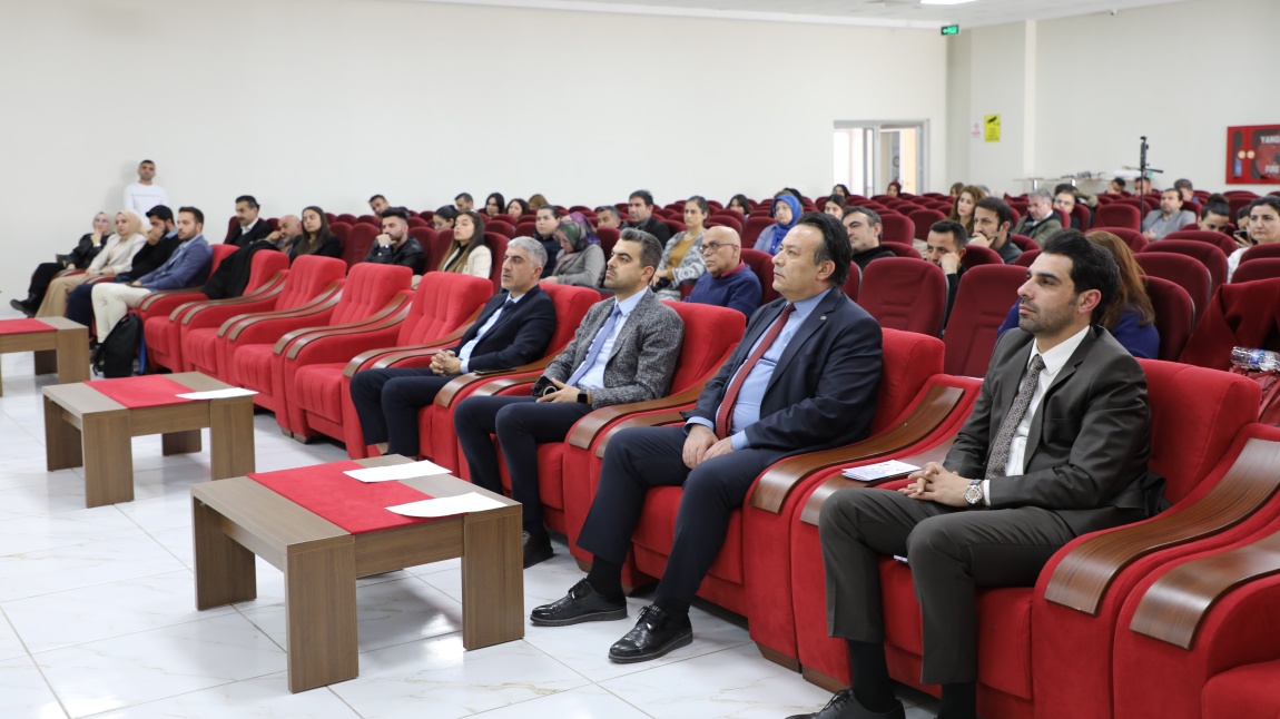 “TÜM YÖNLERİYLE DAVRANIŞSAL BAĞIMLILIKLAR” KONULU SEMPOZYUM GERÇEKLEŞTİRİLDİ.